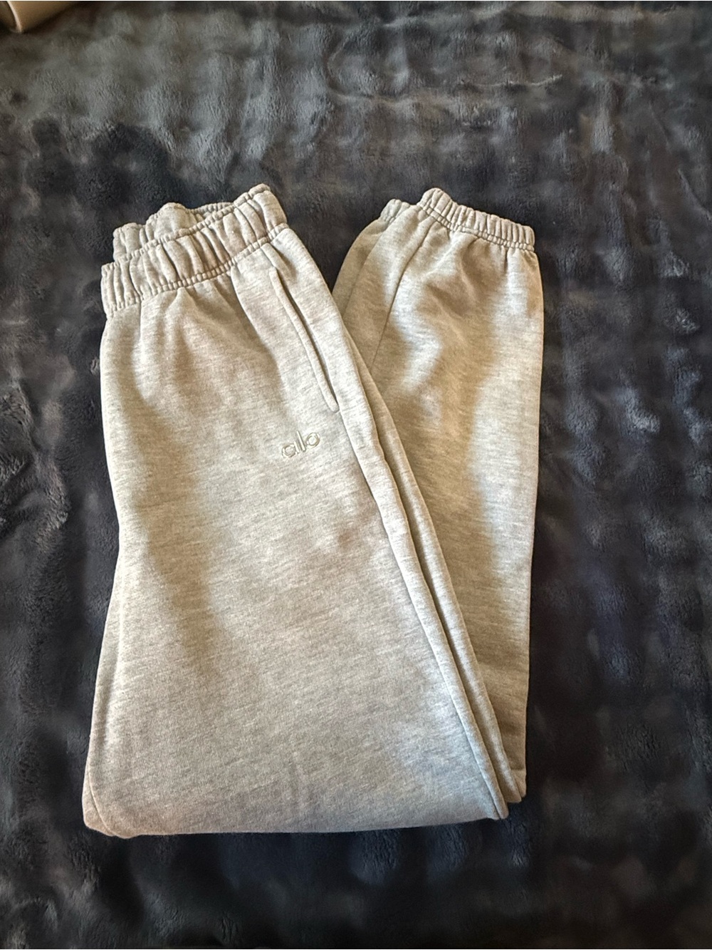ALO Yoga Light Gray Men's Joggers - Minimalist Comfort